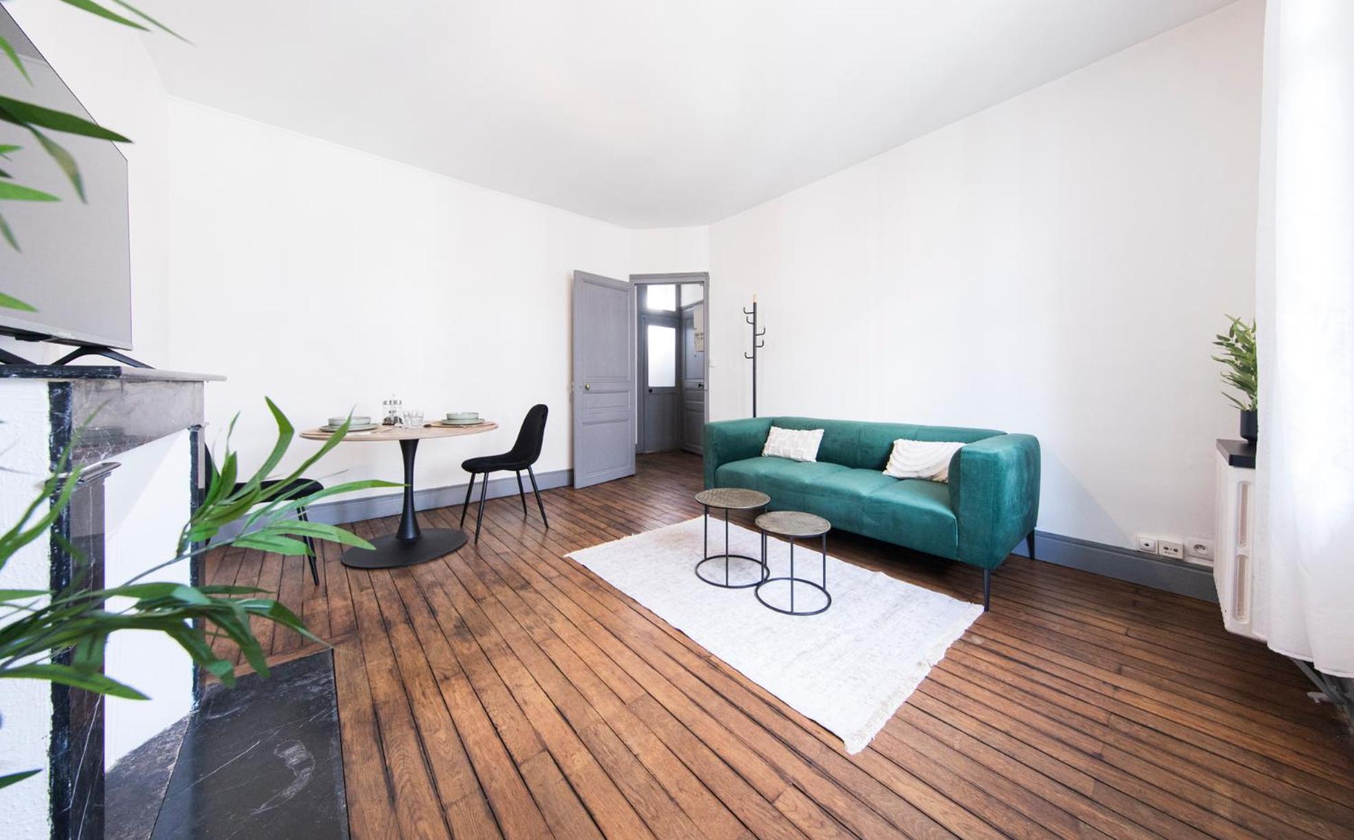 Appartement Avec Balcon A 250 M De La Gare, Hyper Centre Тур Экстерьер фото